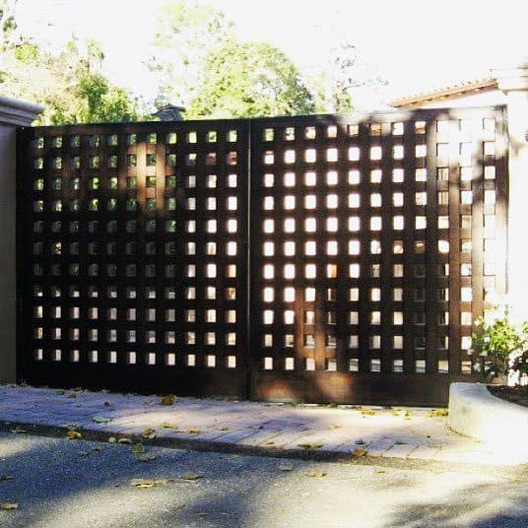 25-Cool-Garden-Wooden-Gates-20.jpg